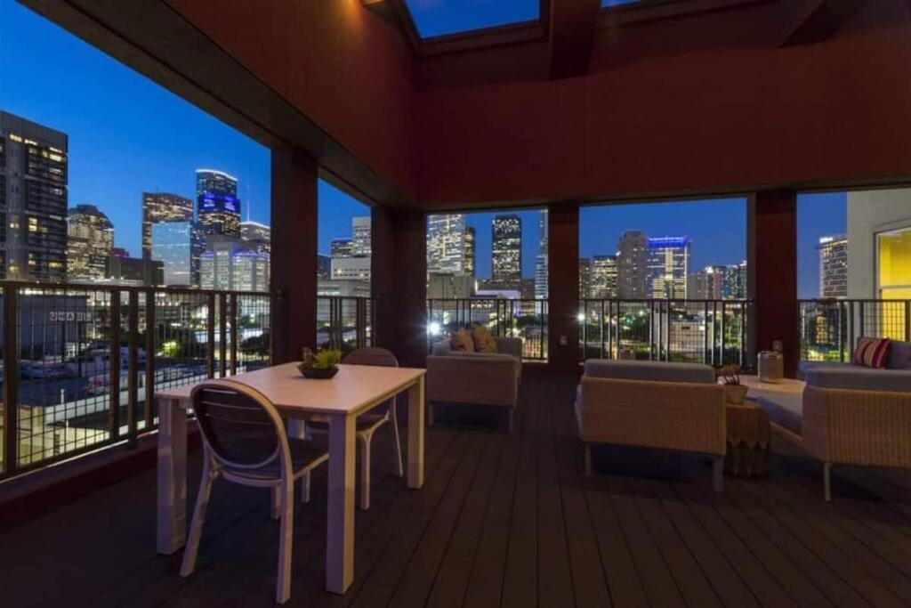 Luxury Apartment With King Bed And Pool And Free Parking 4 Хьюстон Экстерьер фото